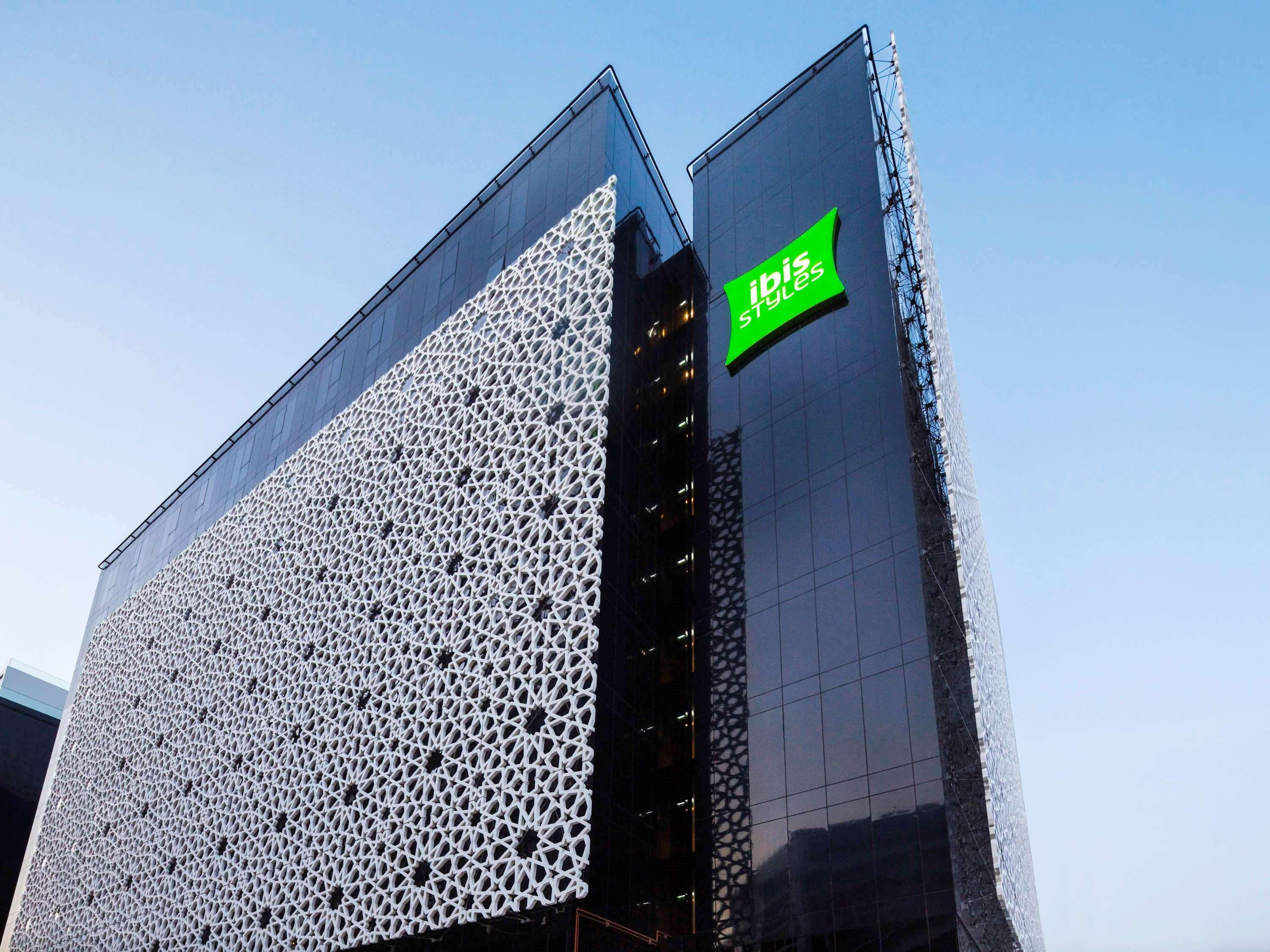 Ibis Styles Dubai Airport Hotel Exterior foto